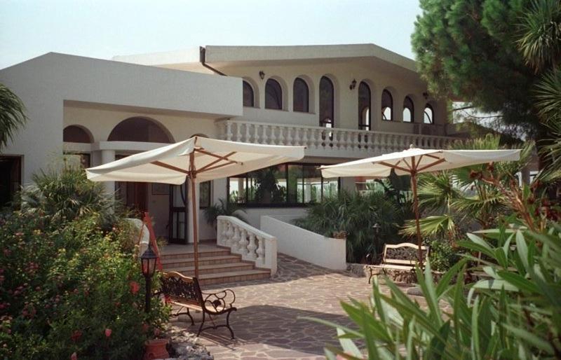 Villaggio Pineta Petto Bianco Capo Vaticano Eksteriør billede