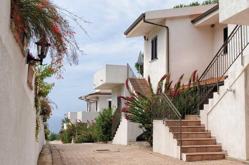 Villaggio Pineta Petto Bianco Capo Vaticano Eksteriør billede
