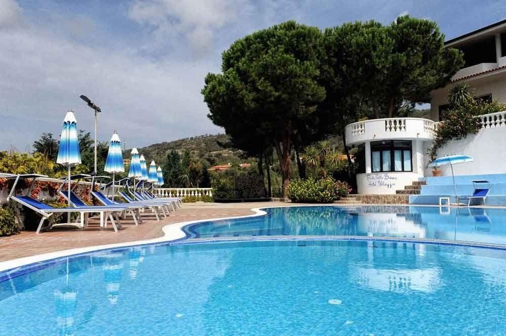 Villaggio Pineta Petto Bianco Capo Vaticano Eksteriør billede