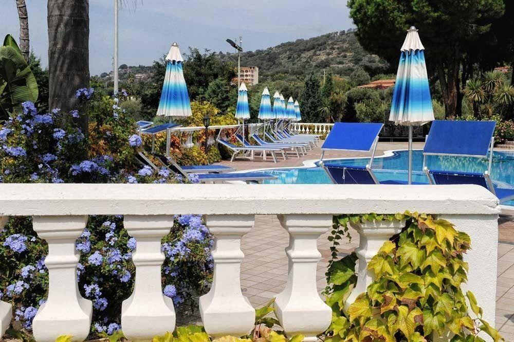 Villaggio Pineta Petto Bianco Capo Vaticano Eksteriør billede