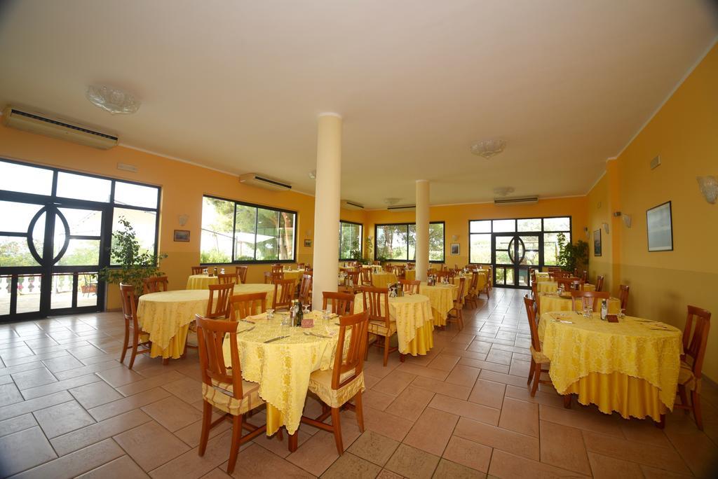 Villaggio Pineta Petto Bianco Capo Vaticano Eksteriør billede