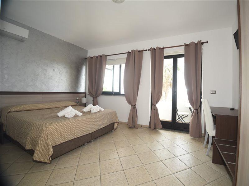 Villaggio Pineta Petto Bianco Capo Vaticano Eksteriør billede